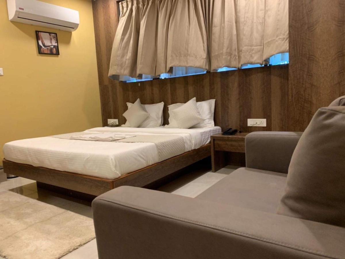 Hotel Radha Krishna Ānand Kültér fotó